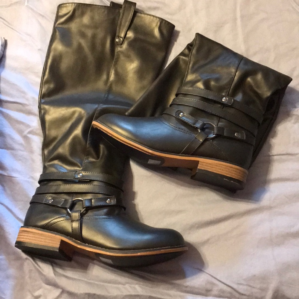 NWOT Journee Collection Black Boots